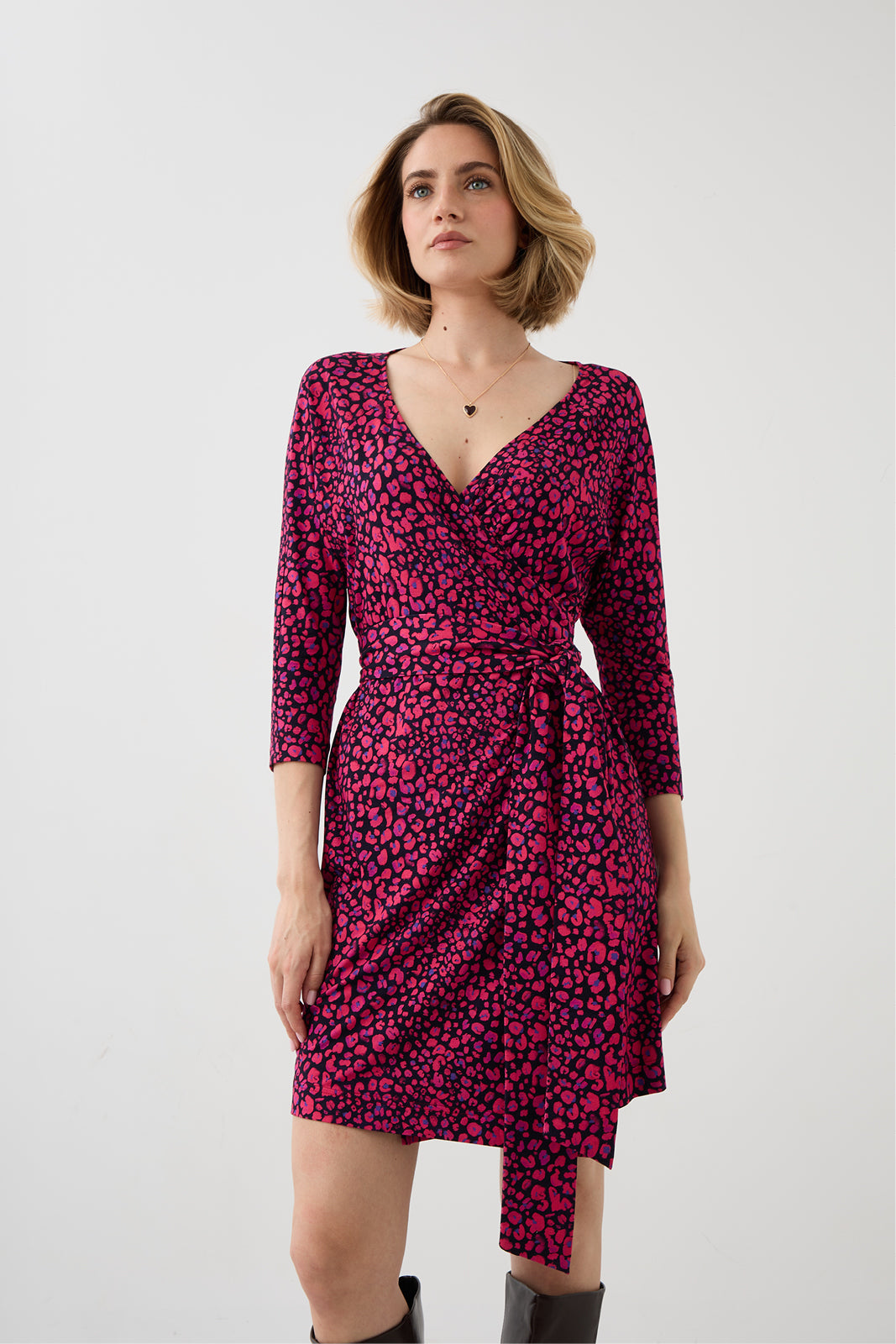 Sukienka BOGINI PRZED KOLANO print mini leo pink & art blue