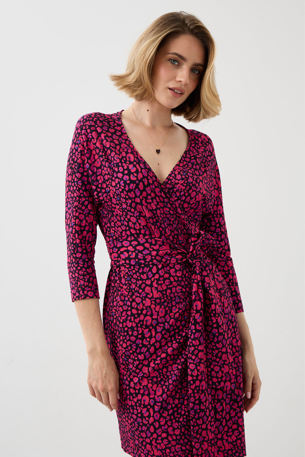 Sukienka BOGINI PRZED KOLANO print mini leo pink & art blue