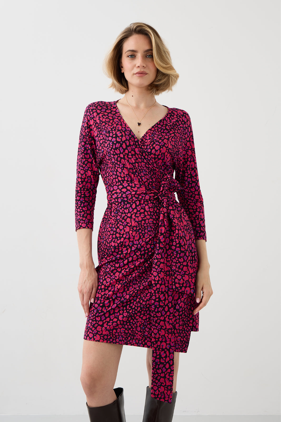 Sukienka BOGINI PRZED KOLANO print mini leo pink & art blue