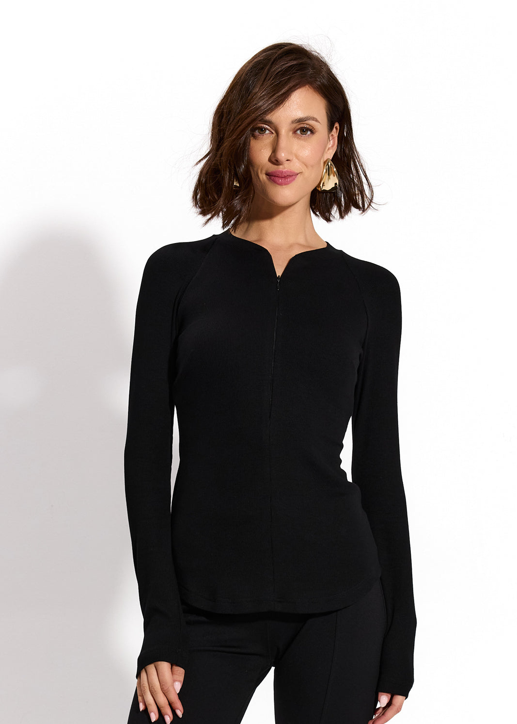 Czarna bluza z zamkiem, elegancka i wygodna, idealna na co dzień