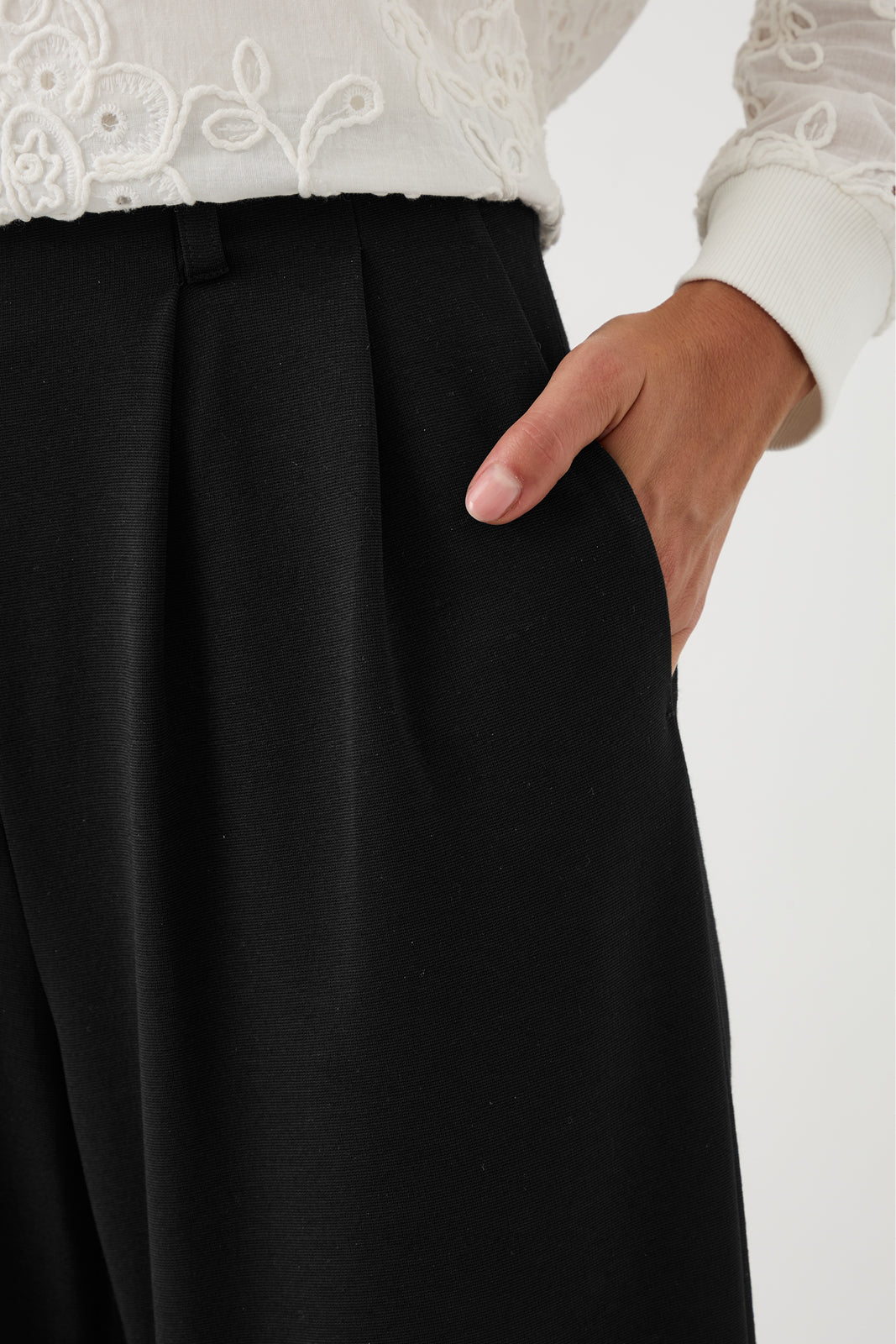 Pants CWANIARY black