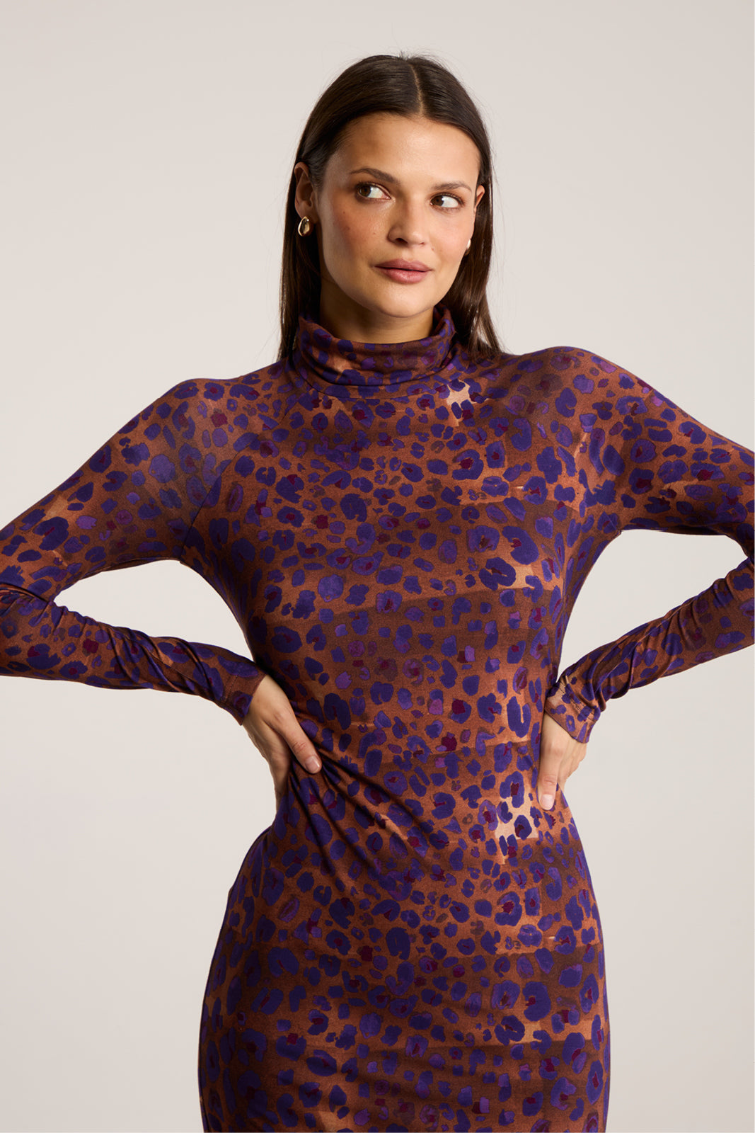Sukienka SKINCITY Z GOLFEM MAXI print leo burgundy