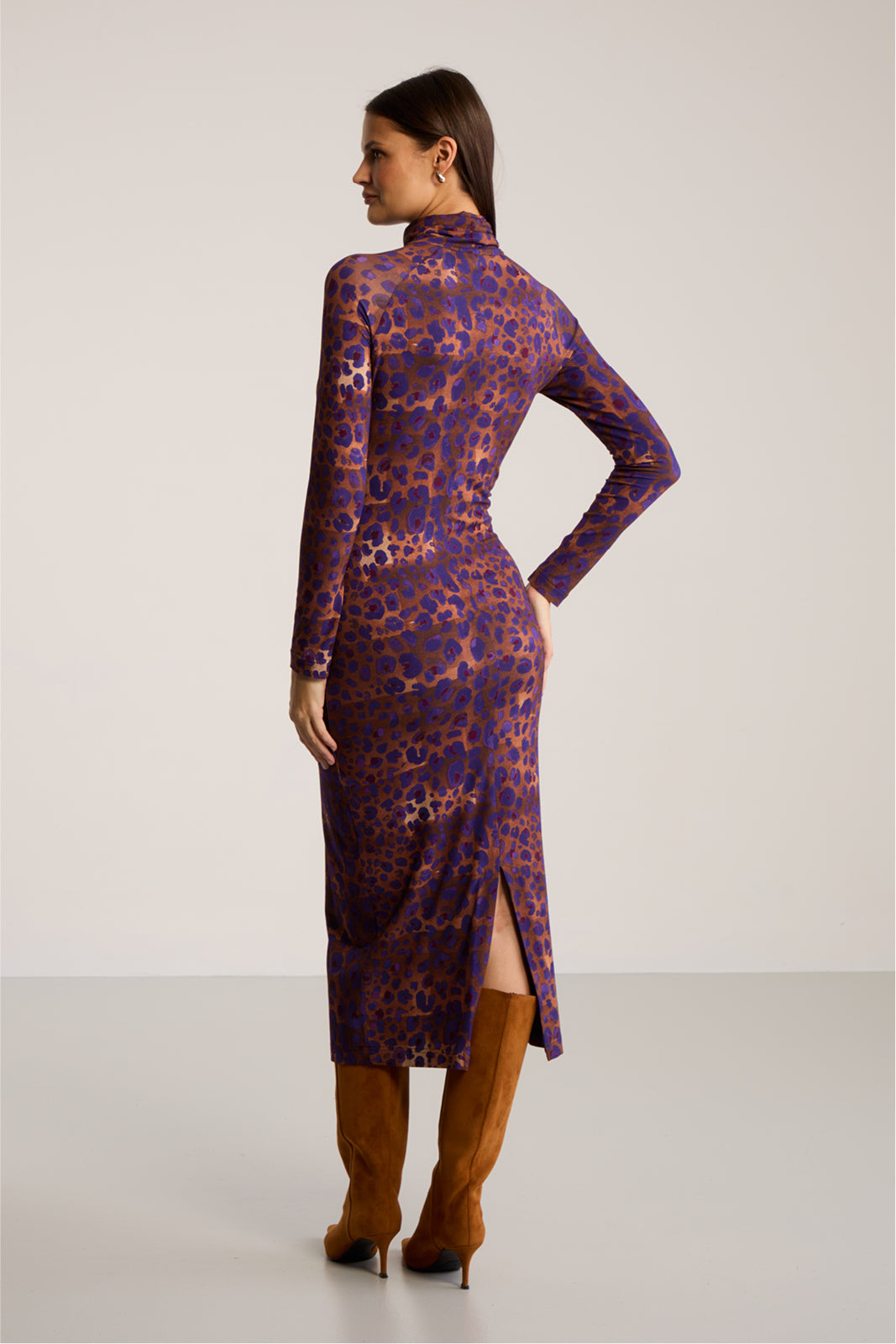 Sukienka SKINCITY Z GOLFEM MAXI print leo burgundy