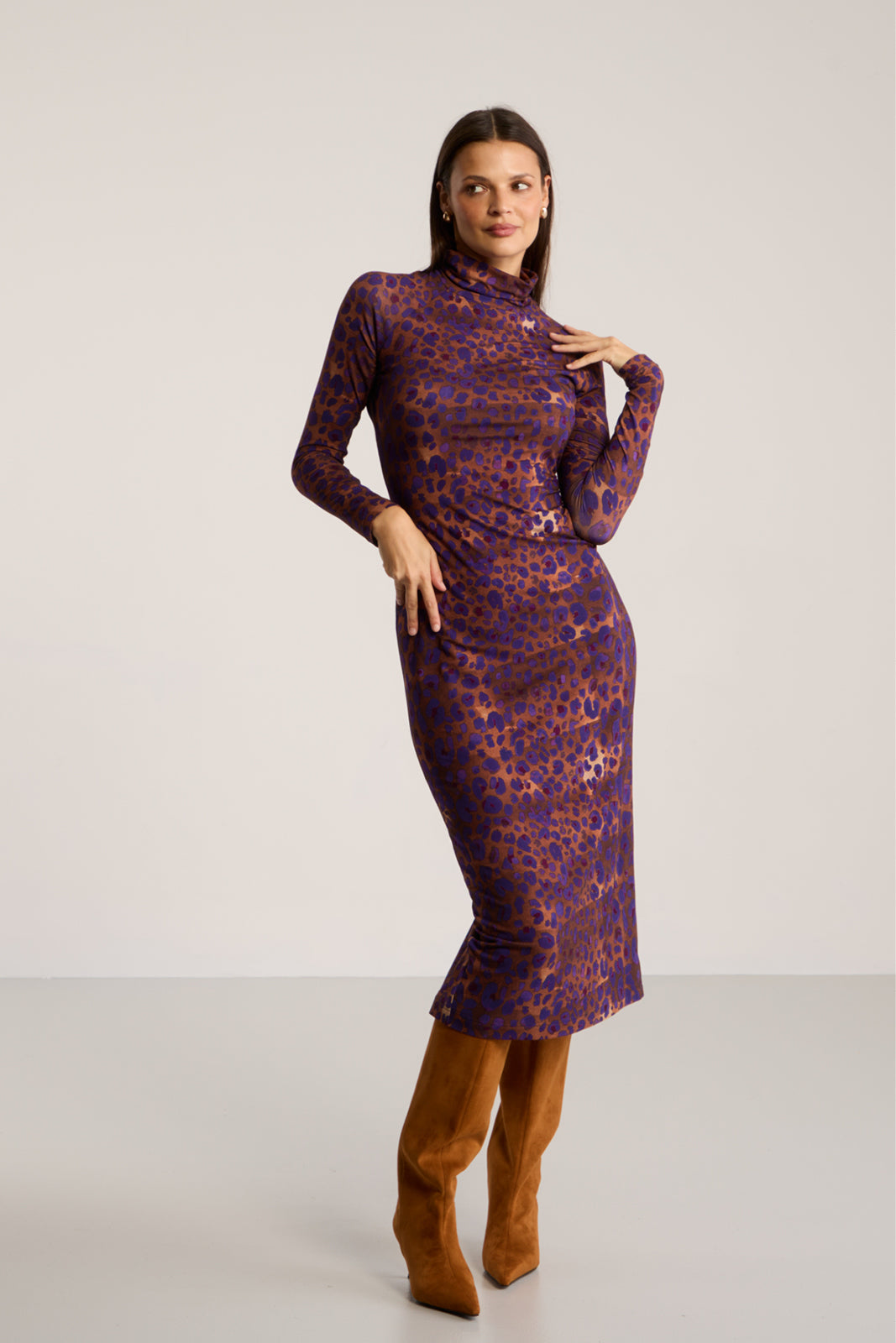 Sukienka SKINCITY Z GOLFEM MAXI print leo burgundy