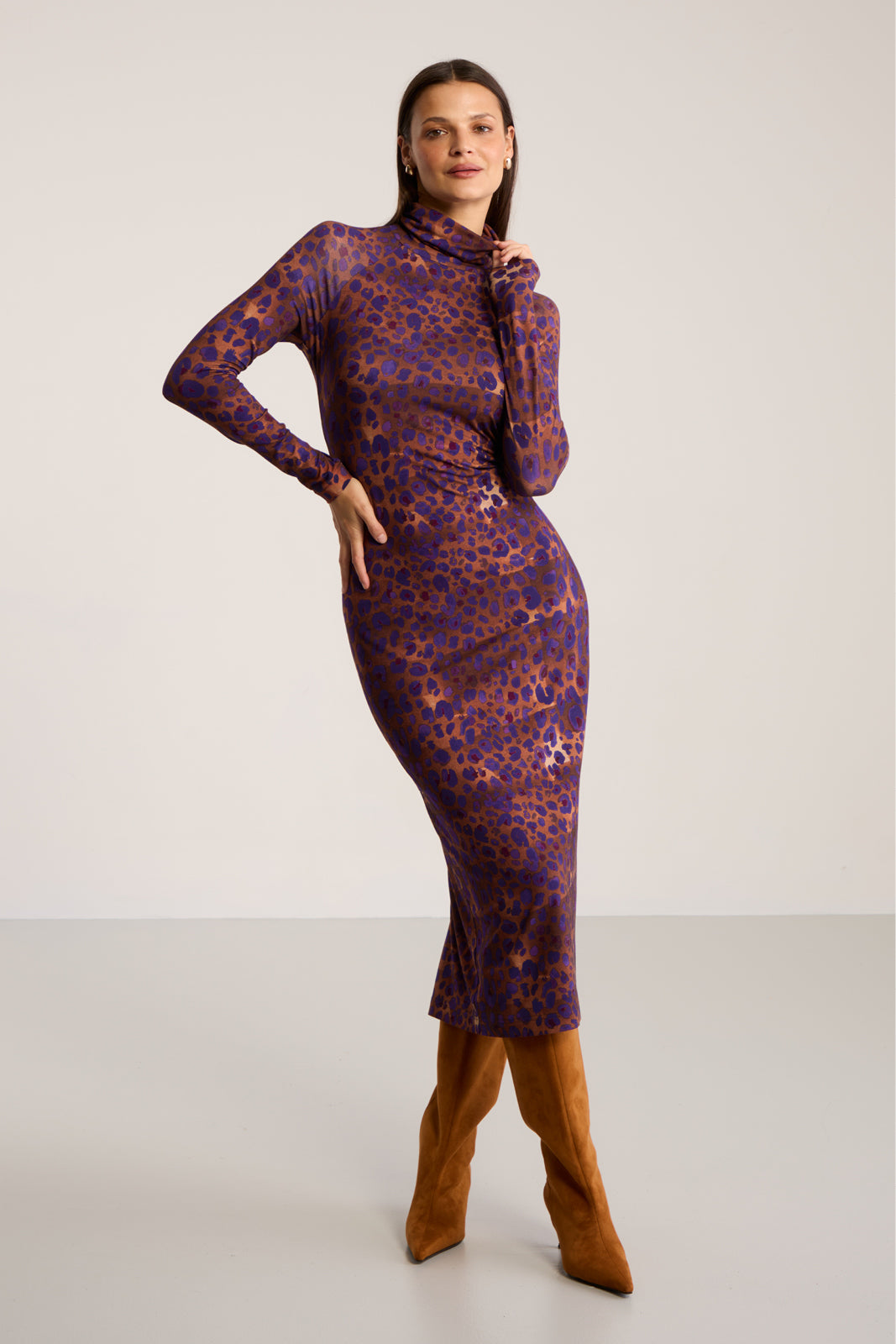 Sukienka SKINCITY Z GOLFEM MAXI print leo burgundy