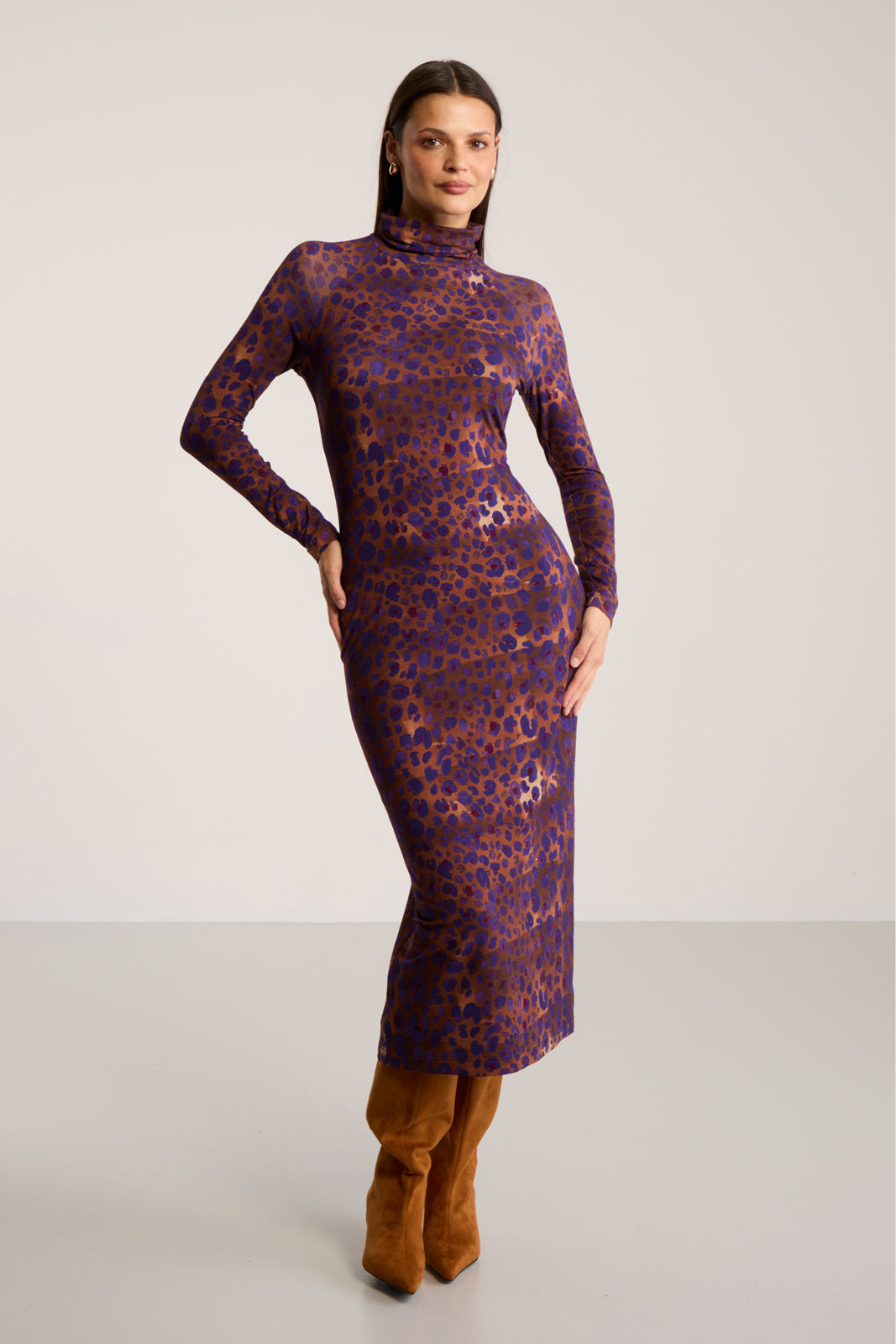 Sukienka SKINCITY Z GOLFEM MAXI print leo burgundy